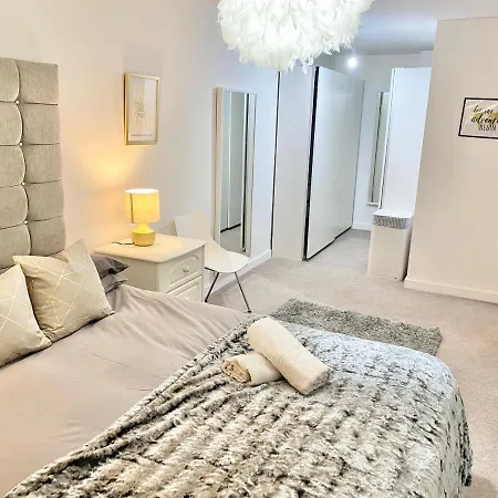 Modern Centre 2-bedroom