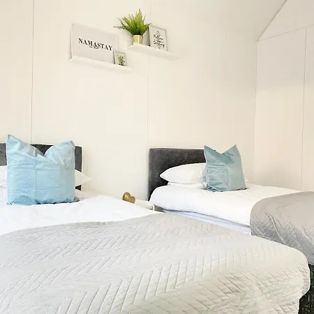 Holiday home Large Townhouse 5 Beds With Two Parking Spaces - Centre