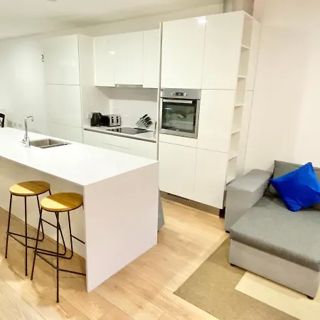 Large Townhouse 5 Beds With Two Parking Spaces - Centre