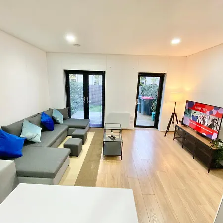 Large Townhouse 5 Beds With Two Parking Spaces - Centre