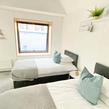 Holiday home Large Townhouse 5 Beds With Two Parking Spaces - Centre Manchester