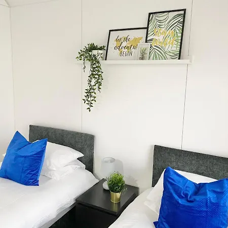 Large Townhouse 5 Beds With Two Parking Spaces - Centre *