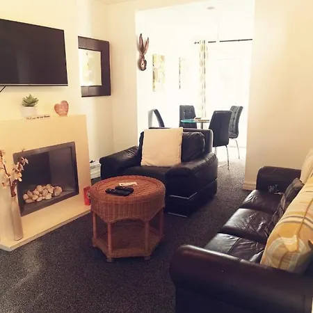 Apartment Reddish Comfort House *