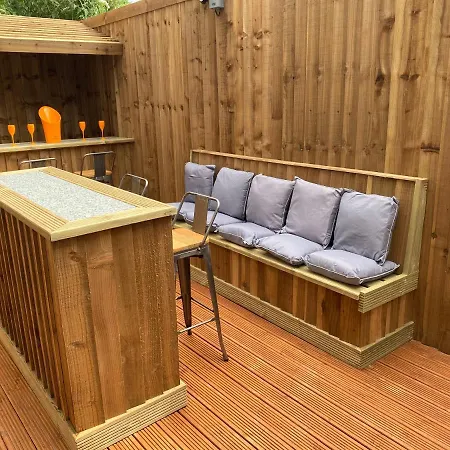 Mason Street Sleeps 16 *