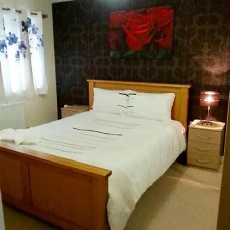 Lovely 3 Bed House Nr Etihad Stadium & Centre Holiday home Manchester