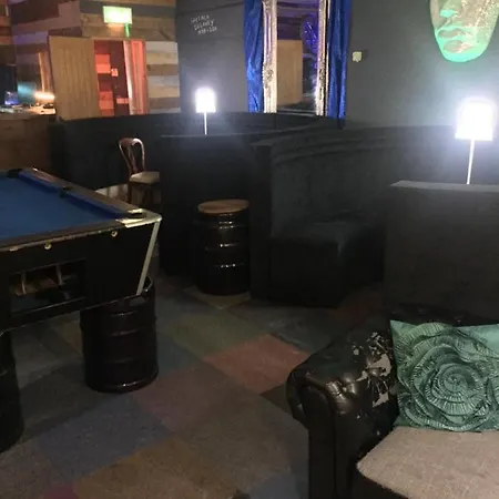 Party Pad Apartament *