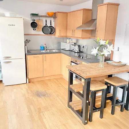 Stylish Loft With Parking - Two Bedroom - City Centre & Northern Quarter דירה *