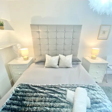 Modern Centre 2-bedroom Apartment Manchester