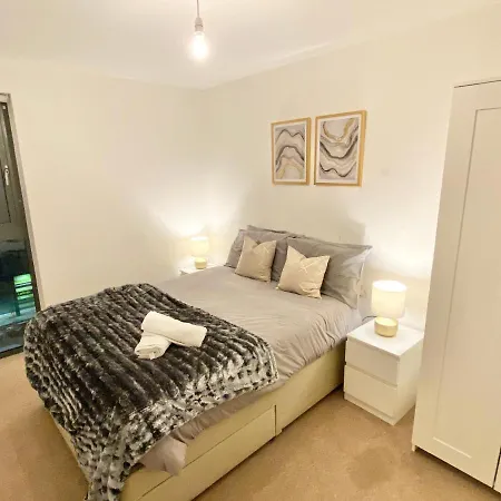 Modern Centre 2-bedroom