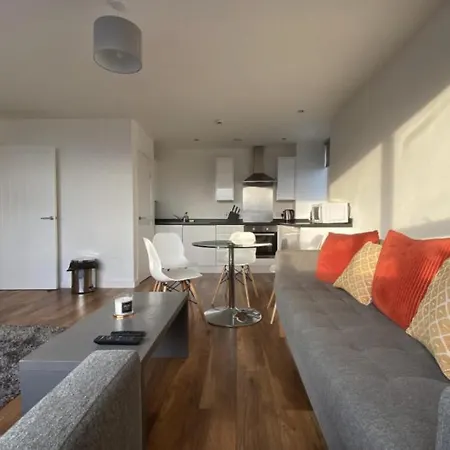 Bright&beautiful 2bed Apt - Free Parking - Sleeps5 Manchester