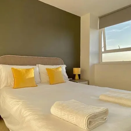 Apartment Stunning 2 Bed Apt-amazing Transport Links-sleeps5 *