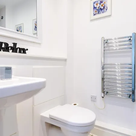 The Stunning House On The Quays - 3 Bathrooms, Garden, Balcony, Parking * Manchester
