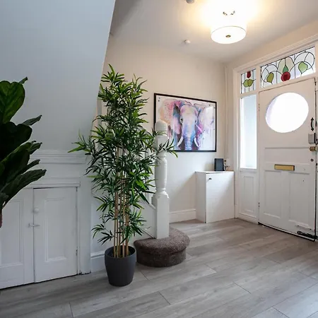 The Safari House - Your Ultimate Relaxation Destination * Manchester