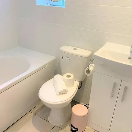 Дом отдыха Trafford/manchester Modern 3 Bedroom House Slps 8 Манчестер
