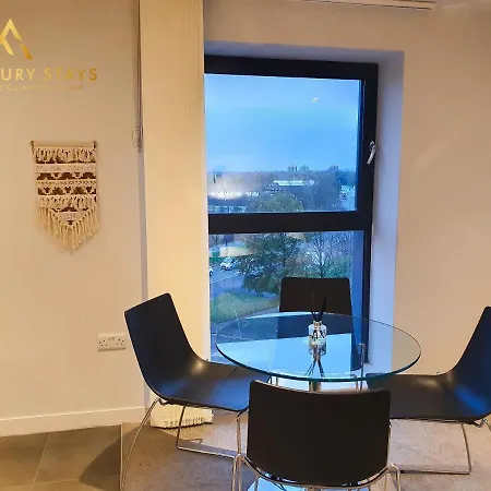 Fru Luxury Stays Serviced *simba* - 2 Bedroom Apartment, Sleeps 4. Gated Allocated Parking Apartmán