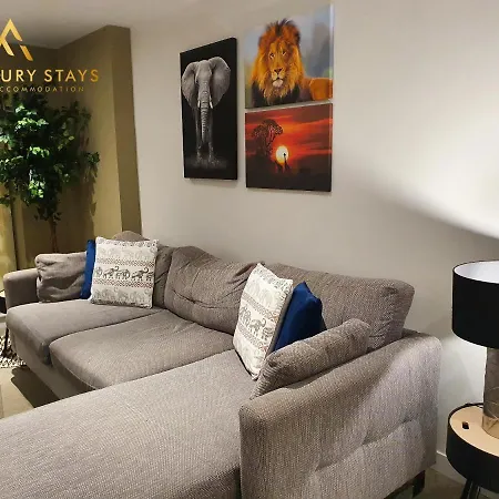 Fru Luxury Stays Serviced *simba* - 2 Bedroom Apartment, Sleeps 4. Gated Allocated Parking Manchester