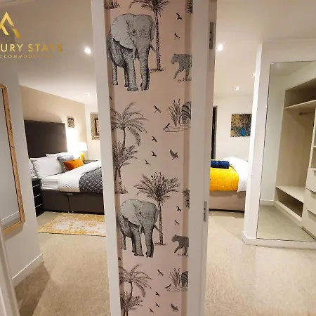 Apartmán Fru Luxury Stays Serviced *simba* - 2 Bedroom Apartment, Sleeps 4. Gated Allocated Parking