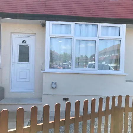 Rosewood Lodgings Special Offer For Student On Long Holiday home *