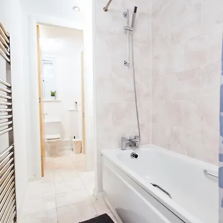 Villa Large Abode - Parking - Garden - 4 Bedrooms
