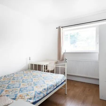 Fantastic Large House Sleeps Up To 14 People Villa