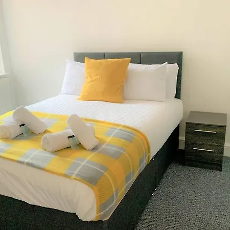 Trafford/manchester Modern 3 Bedroom House Slps 8