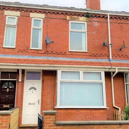 Дом отдыха Trafford/manchester Modern 3 Bedroom House Slps 8 Манчестер