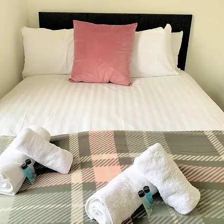Trafford/manchester Modern 3 Bedroom House Slps 8