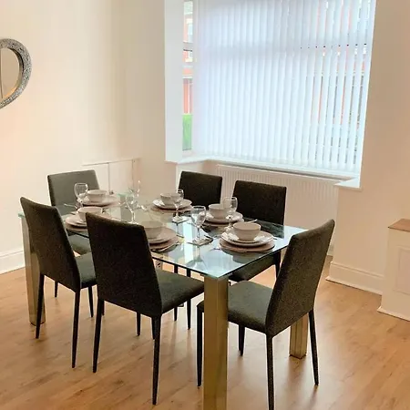 Trafford/manchester Modern 3 Bedroom House Slps 8 Манчестер