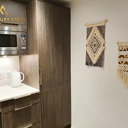 Fru Luxury Stays Serviced *simba* - 2 Bedroom Apartment, Sleeps 4. Gated Allocated Parking * Manchester