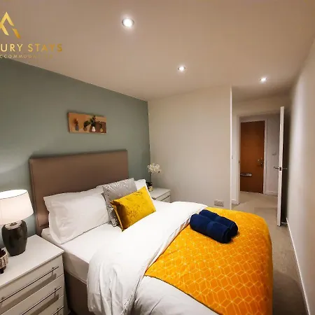 Fru Luxury Stays Serviced *simba* - 2 Bedroom Apartment, Sleeps 4. Gated Allocated Parking * Manchester
