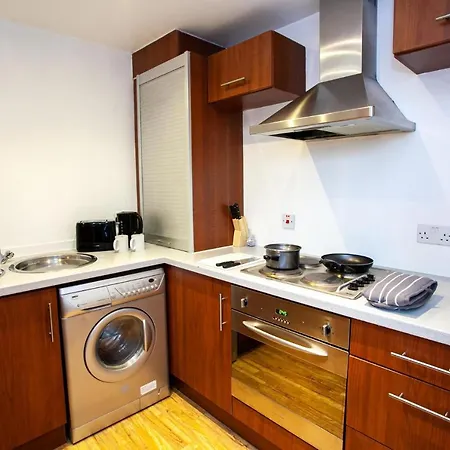 Spacious In Northern Quarter With Private Balcony * Манчестер