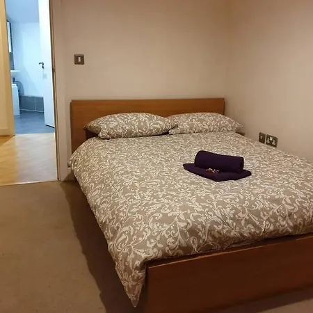 Spacious 3rd Floor With 50 Inch Tv Manchester