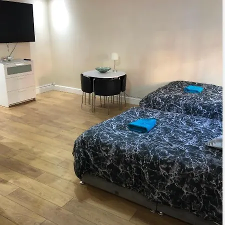 Bed & Breakfast Big Rusholme With Tv And Private Bathroom-parking&wifi Manchester