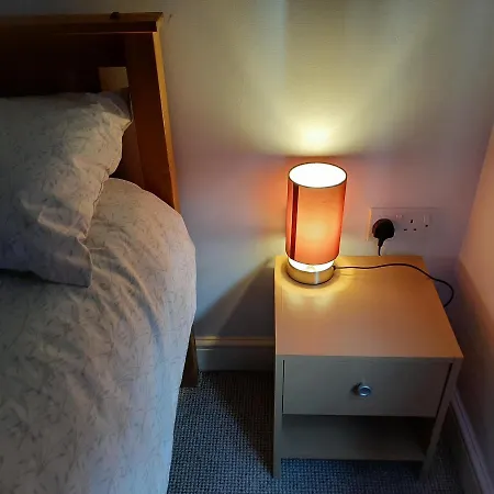 Modern Chorlton Home, Netflix Included! Lägenhet