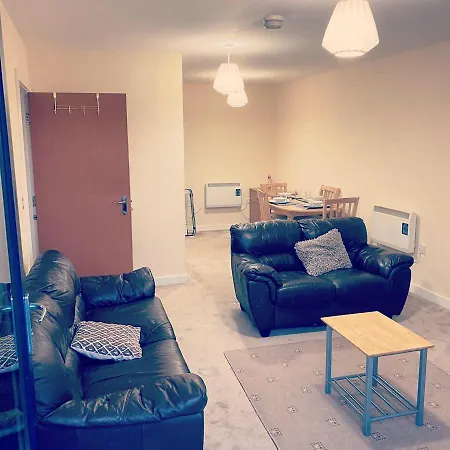 Immaculate 2-bed In
