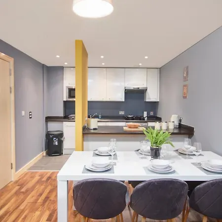 Stylish Gem - Sleeps 10!