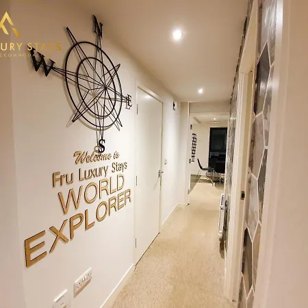 Fru Luxury Stays Serviced *world Explorer* - 2 Bedroom Apartment, Sleeps 4. Gated Allocated Parking Apartment