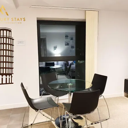 Fru Luxury Stays Serviced *world Explorer* - 2 Bedroom Apartment, Sleeps 4. Gated Allocated Parking Manchester