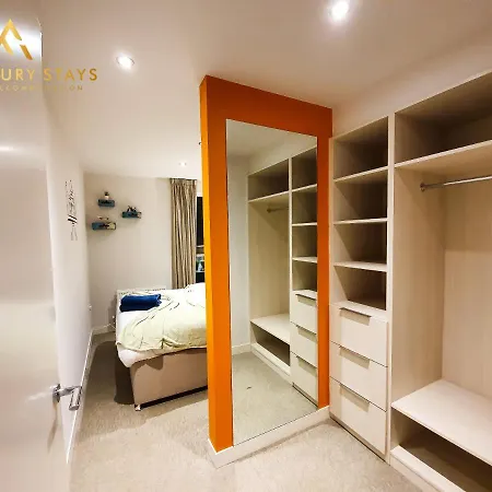 Fru Luxury Stays Serviced *world Explorer* - 2 Bedroom Apartment, Sleeps 4. Gated Allocated Parking Manchester