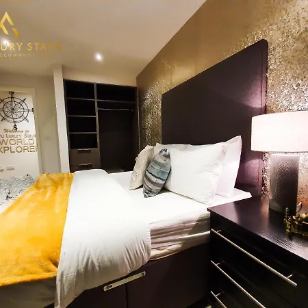 Apartment Fru Luxury Stays Serviced *world Explorer* - 2 Bedroom Apartment, Sleeps 4. Gated Allocated Parking