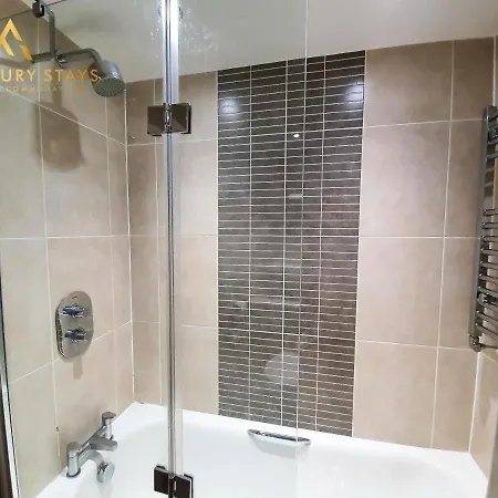 Fru Luxury Stays Serviced *world Explorer* - 2 Bedroom Apartment, Sleeps 4. Gated Allocated Parking * Manchester
