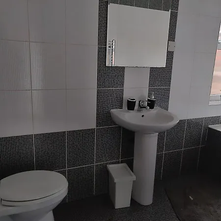 Red Ba Serviced - 6 Bed House Apartmán Manchester