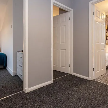 Charming Holiday In Wythenshawe Near Wythenshawe Park