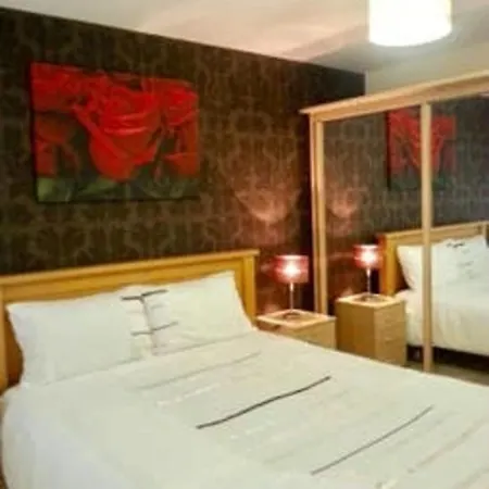 Lovely 3 Bed House Nr Etihad Stadium & Centre Holiday home Manchester