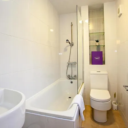 Σπίτι διακοπών Spacious, Welcoming 3 Bed House, Near City Centre With Garden *