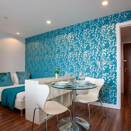 Apartment Rest & Recharge At The Heart Of Mediacityuk