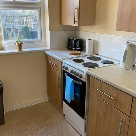 Conveniently Situated 1bed Apt In Stretford Apartment
