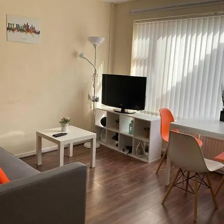 Apartment Conveniently Situated 1bed Apt In Stretford *