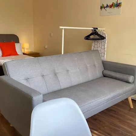 Apartment Conveniently Situated 1bed Apt In Stretford *