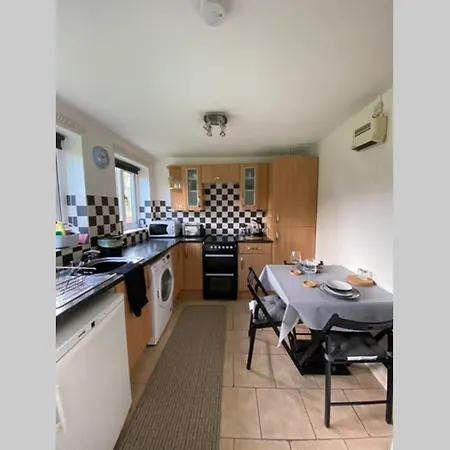Beautiful Spacious Flat Near The City-free Parking Apartment Manchester